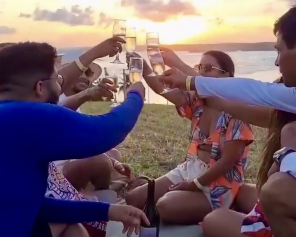 Brinde ao Pôr do Sol